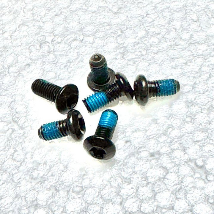 bouten, schroeven M5x12 (6 stuks) voor montage disc / remschijf / bidonhouder