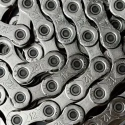 KMC X12 12 speed ketting silver 128 schakels detail